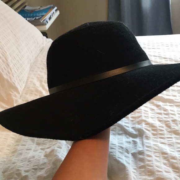 Black, floppy hat from Urban Outfitters! - Picture 2 of 3